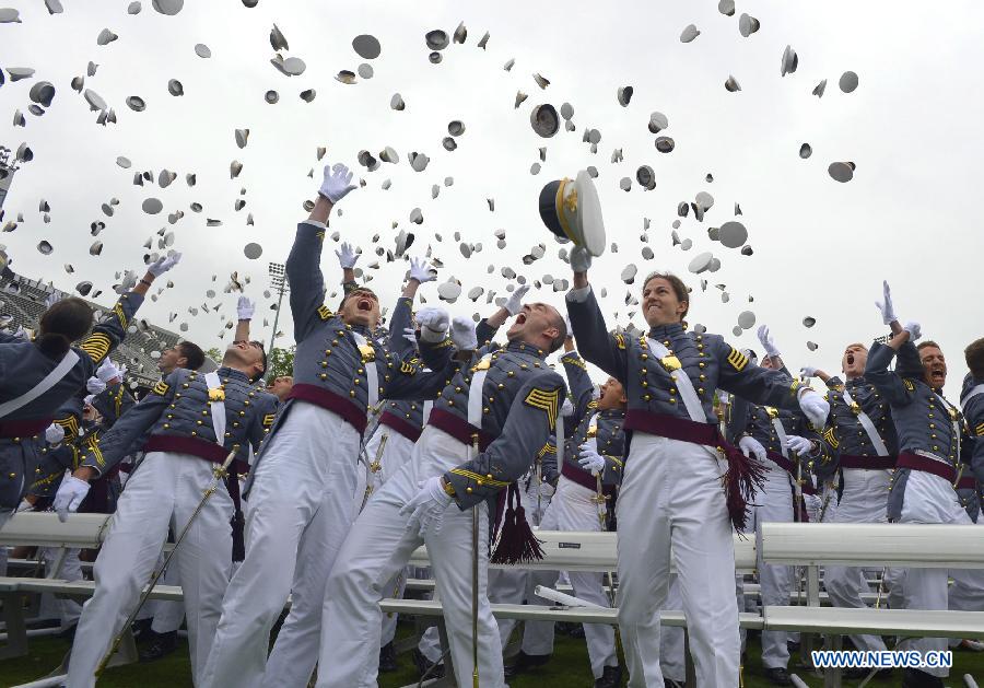 Церемония выпуска Военной академии США "Вест-Пойнт" в 2014 году