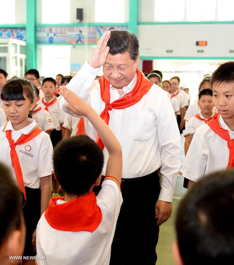 Си Цзиньпин призывает воспитывать юное поколение в духе социалистических ценностей