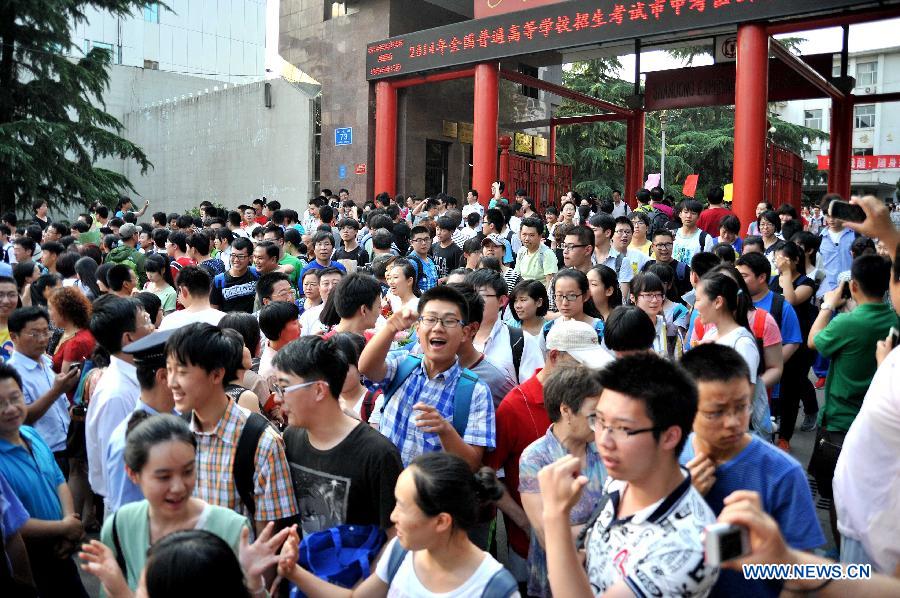 В большинстве регионов Китая завершились вступительные экзамены в вузы