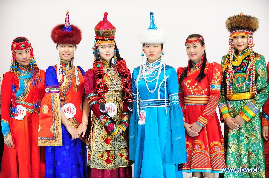 Фестиваль национальной монгольской одежды и украшений открылся в Северном Китае