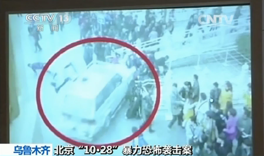 Трое обвиняемых по делу о теракте перед дворцовыми воротами Тяньаньмэнь приговорены к смертной казни