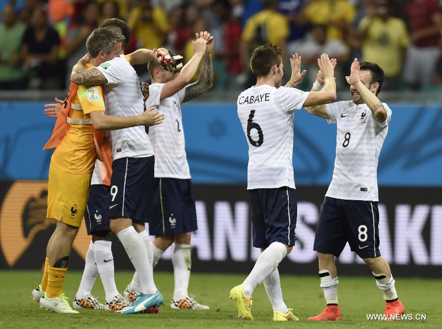 Сборная Франции победили команду Швейцарии на чемпионате мира по футболу в Бразилии