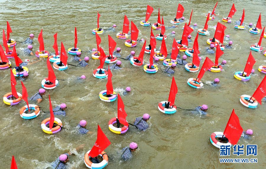 В городе Ухань прошел 41-й Международный фестиваль по пересечению реки Янцзы