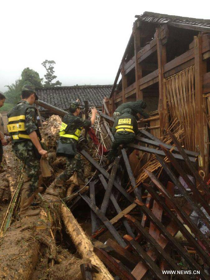 До 10 человек возросло число погибших в результате схода селевого потока в Юго-Западном Китая