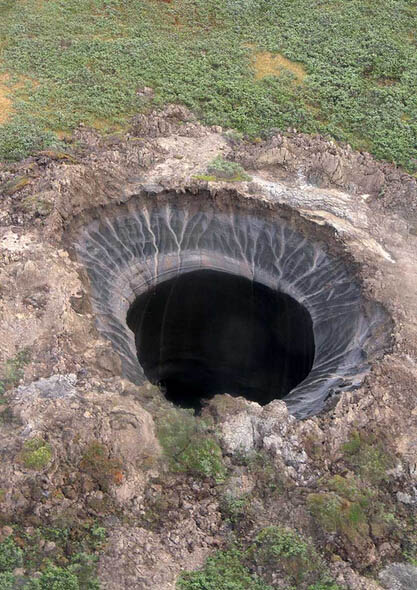 Оленеводы нашли еще один загадочный кратер