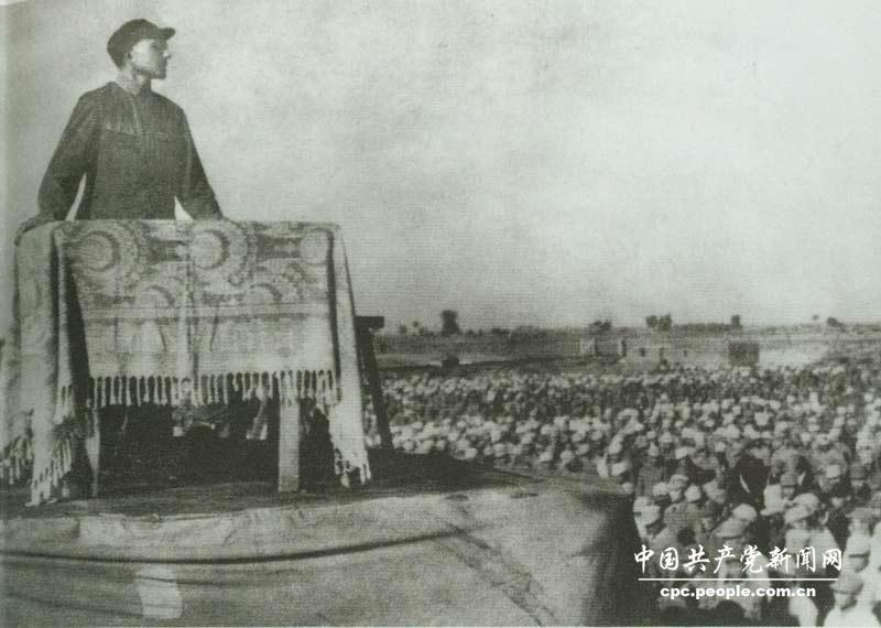 В победный момент секретарь компартии Шаньси, политический комиссар полевой армии Дэн Сяопин.