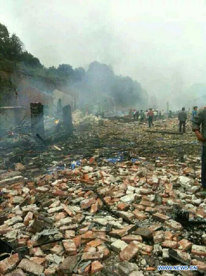 Число жертв взрыва на пиротехническом заводе в Центральном Китае выросло до 12 человек