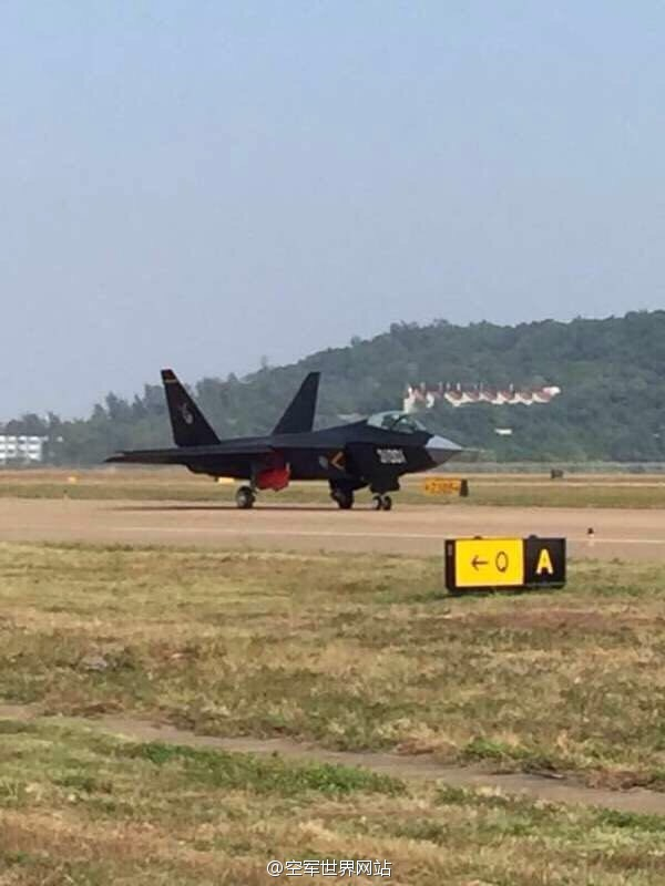 Истребитель J-31 уже прибыл в Чжухай для участия в авиасалоне