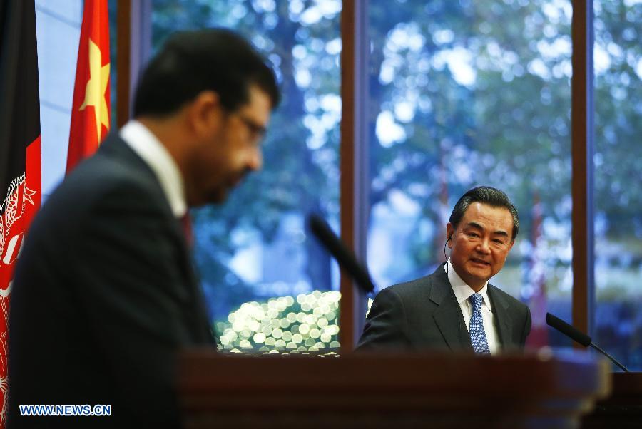 Ван И: китайская сторона намерена играть конструктивную роль в процессе мирного урегулирования в Афганистане