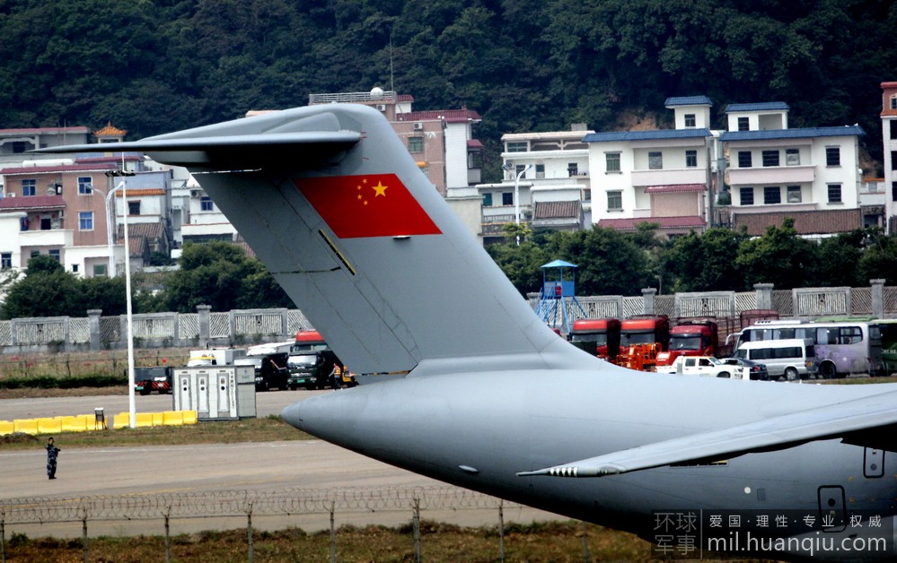 Первый тяжелый военно-транспортный самолёт Китая Y-20 прибыл в Чжухай