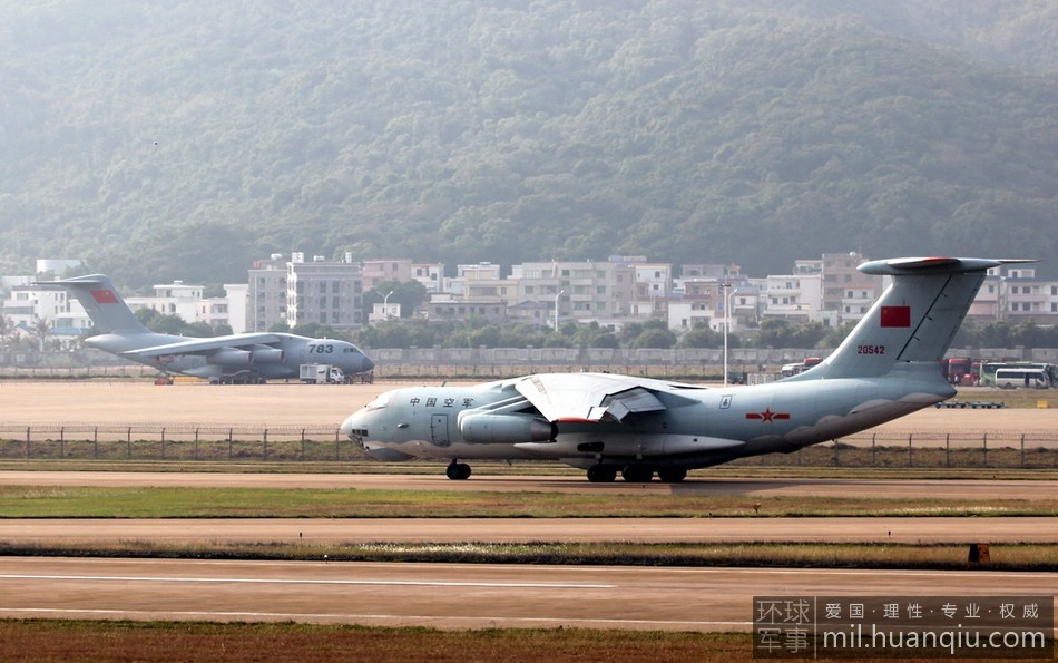 Фотографии китайского Y-20 и российского Ил-76 в Чжухае