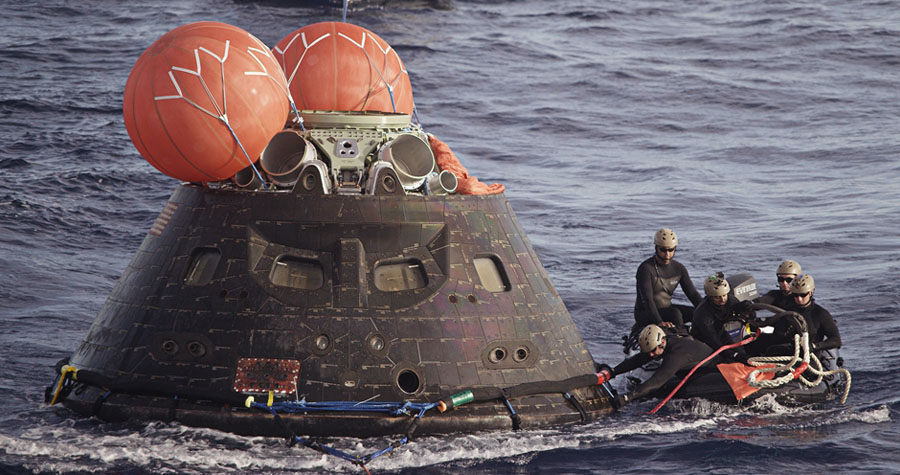 Военный корабль ВМС США осуществил транспортировку космического аппарата «Орион»
