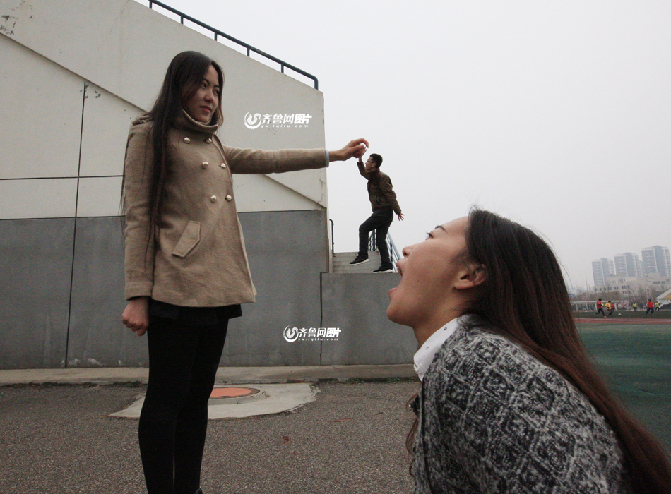Забавные фотографии студентов из китайского города Яньтай