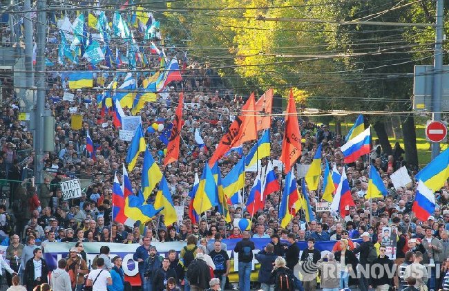 В Москве прошло шествие, посвященное памяти лидера оппозиции Бориса Немцова