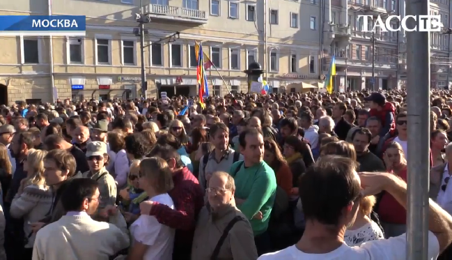 В Москве прошло шествие, посвященное памяти лидера оппозиции Бориса Немцова