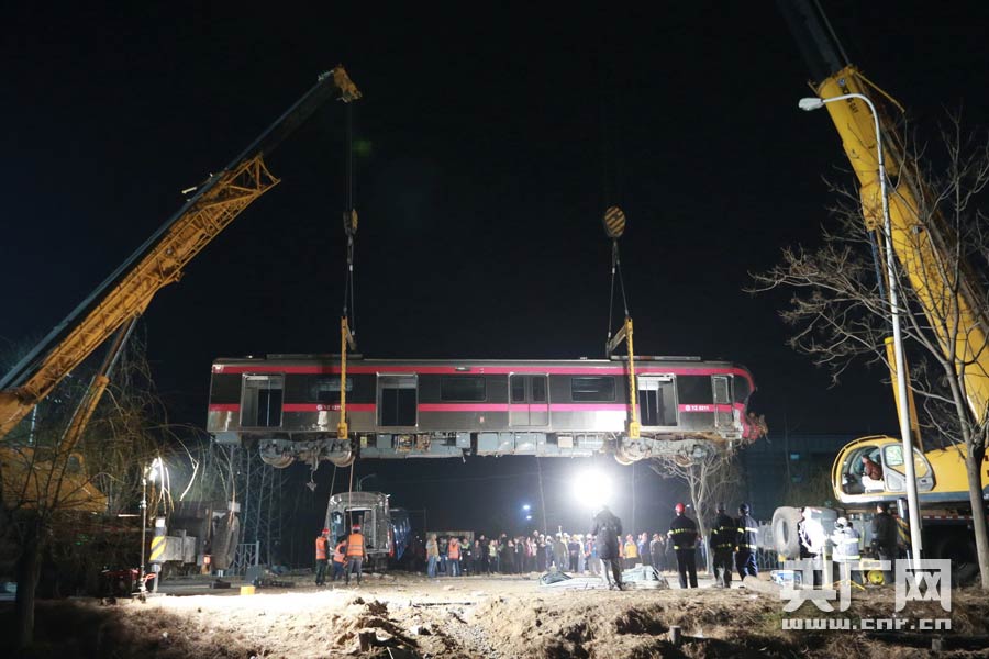 Тестовый поезд на линии Ичжуан в Пекине сошел с рельсов