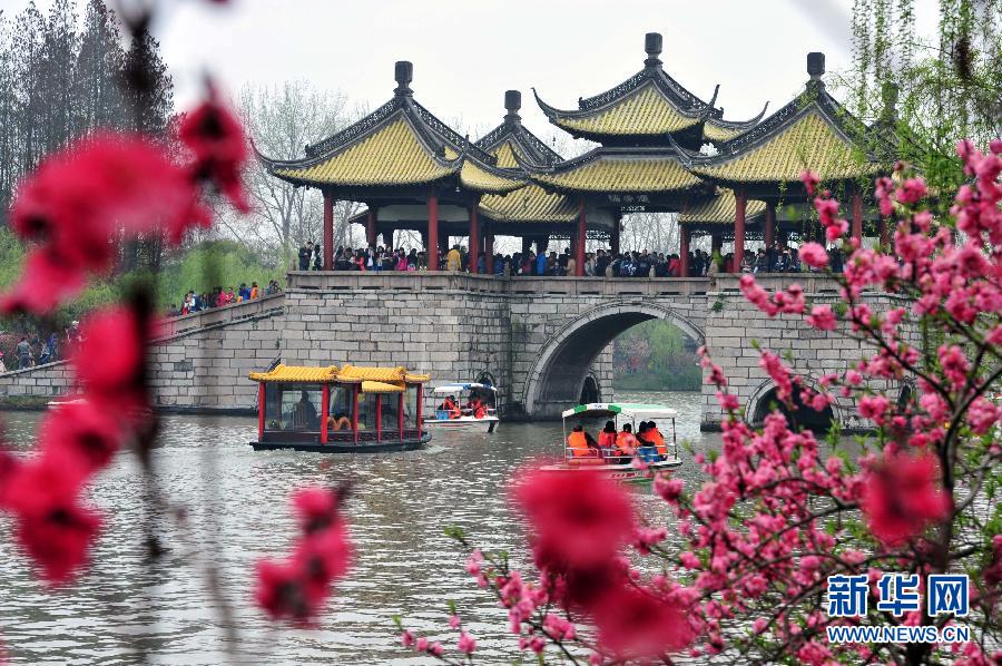  Мост Утин в городе Янчжоу провинции Цзянсу (5 апреля). 