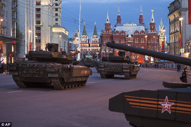 В Москве впервые показали внешние детали новейшего российского танка