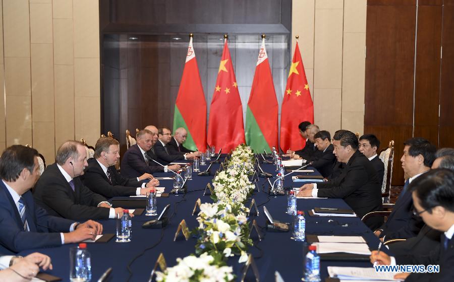 Си Цзиньпин провел встречу с премьер-министром Беларуси А. Кобяковым
