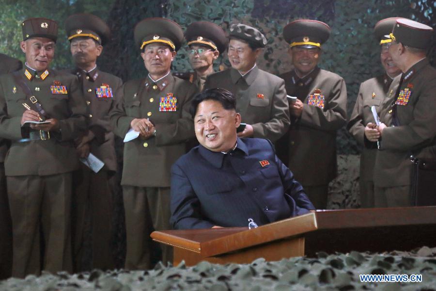 Ким Чен Ын проконтролировал ход ночных огневых учений на море