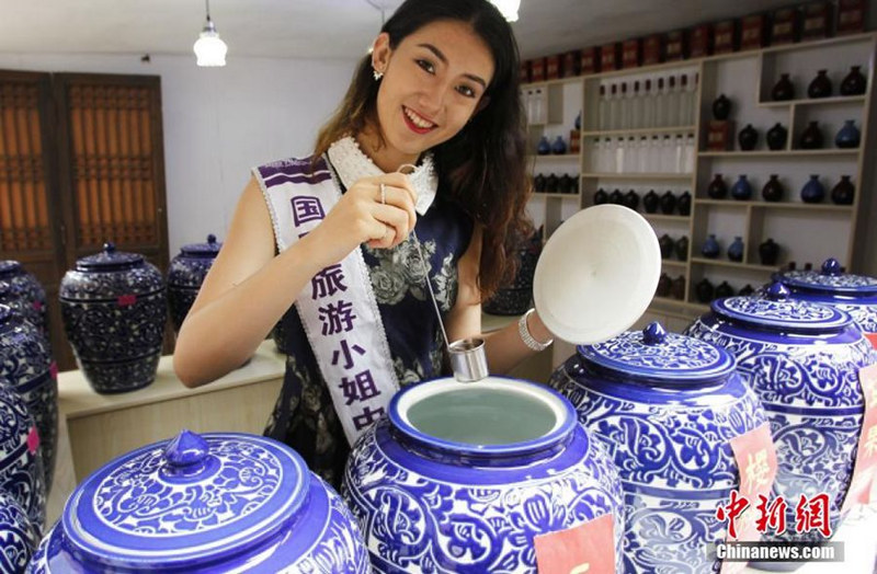Miss Tourism International прикоснулись к местной культуре в древнем городке Аньцзюй в Чунцине