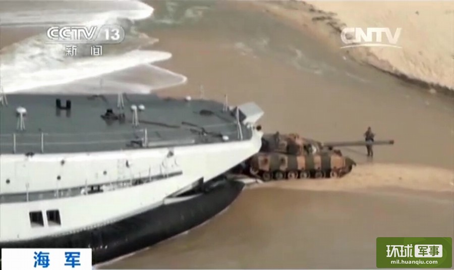 Войска НОАК на корабле «Зубр» провели десантные учения в Южно-Китайском море