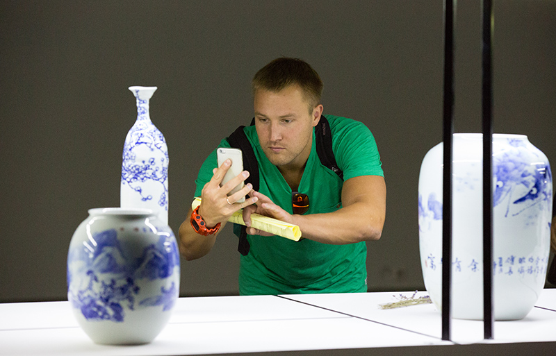 Выставка шедевров современного фарфорового искусства Китая открылась в Москве