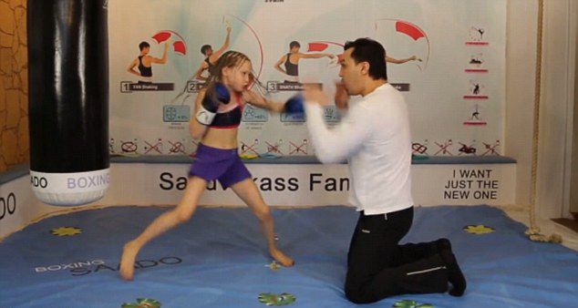 8-летняя казахская девочка поразила китайских интернет-пользователей своим боксерским мастерством 
