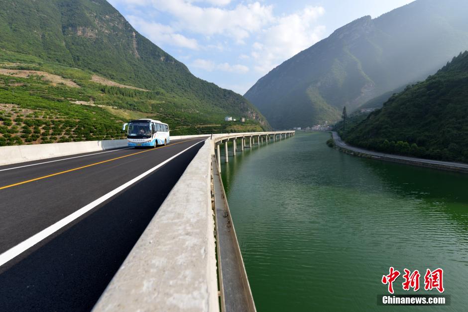 В Китае введен в эксплуатацию экологический низководный мост