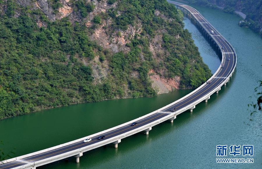 В Китае введен в эксплуатацию экологический низководный мост