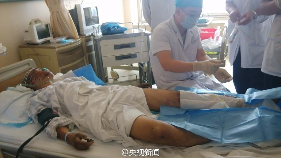 Под обломками на месте взрыва в Тяньцзине найден выживший