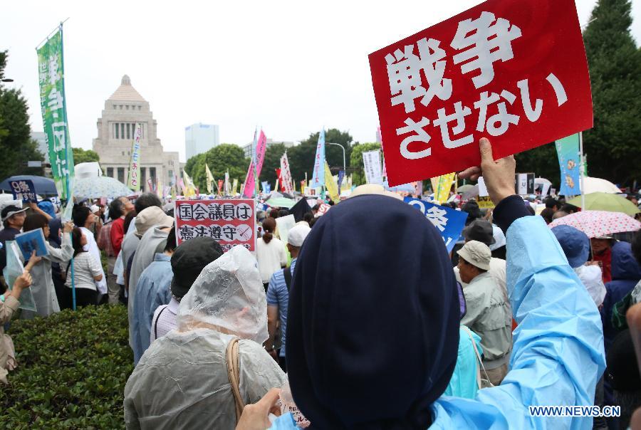 120 тыс японцев протестуют против поправок в закон о безопасности