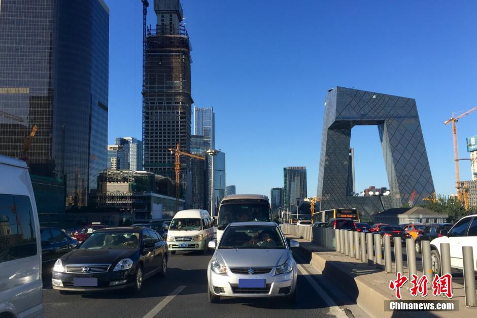 В Пекине перед праздниками наблюдаются серьезные транспортные пробки