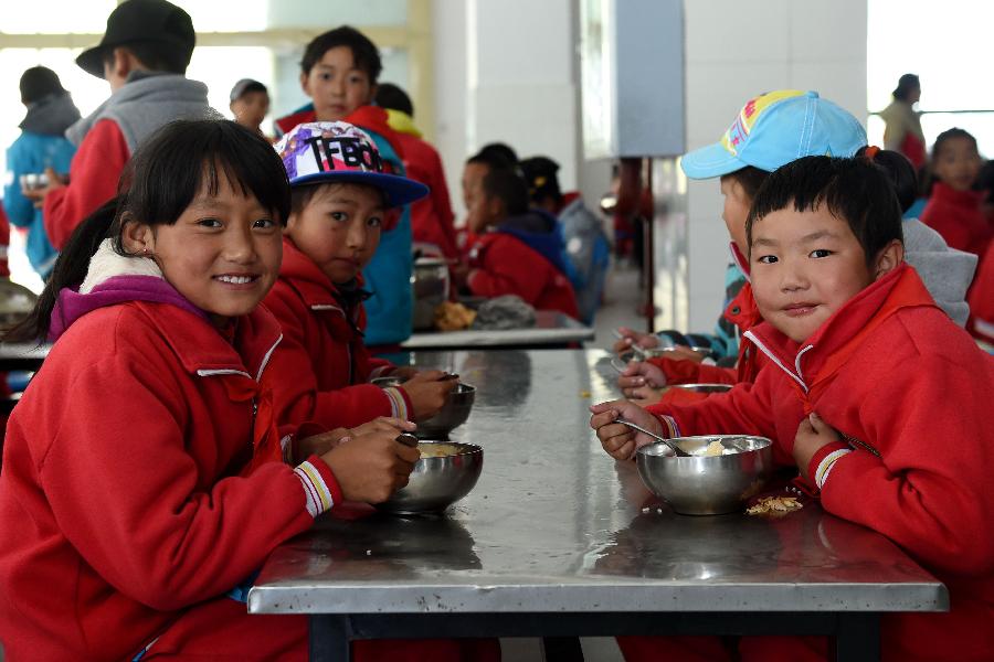 Юньнань: бесплатный "питательный обед" cельских школьников