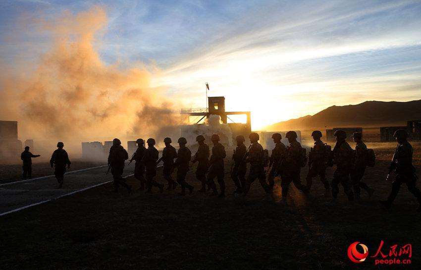 Войска отрядов специального назначения Китая и Монголии в ходе учений обменялись оружием