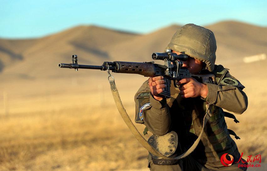 Войска отрядов специального назначения Китая и Монголии в ходе учений обменялись оружием