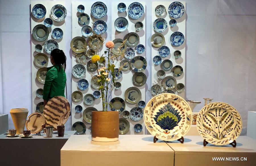 Более 900 предприятий мира демонстрируют свою уникальную продукцию на Цзиндэчжэньской международной ярмарке керамики и фарфора