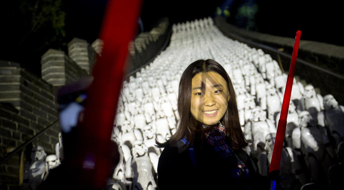Более 500 солдат 501-ого легиона «захватили» Великую китайскую стену в честь показа фильма «Star Wars: The Force Awakens»
