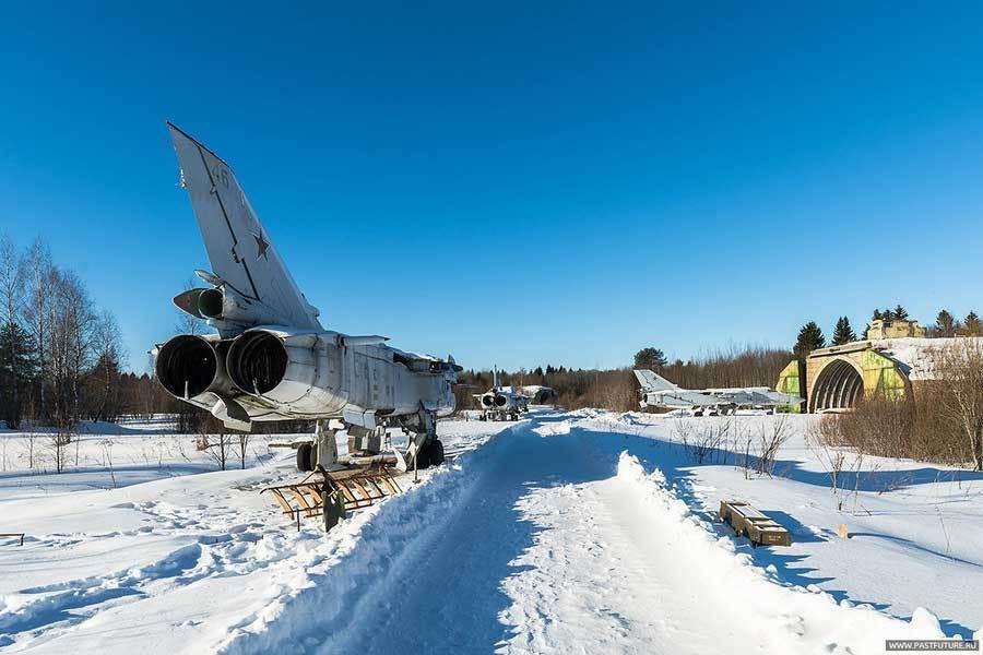 Следы истории на известном российском военном аэродроме Сиверском