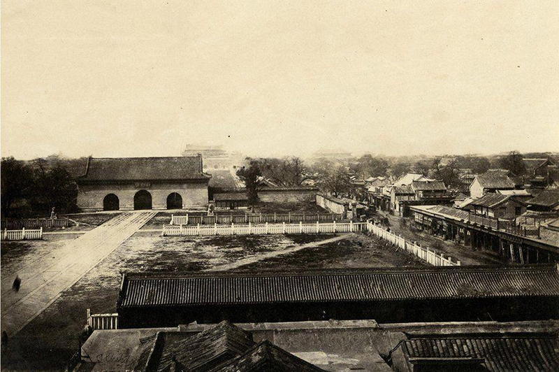 Главный вход в Императорский дворец в конце 19 века.