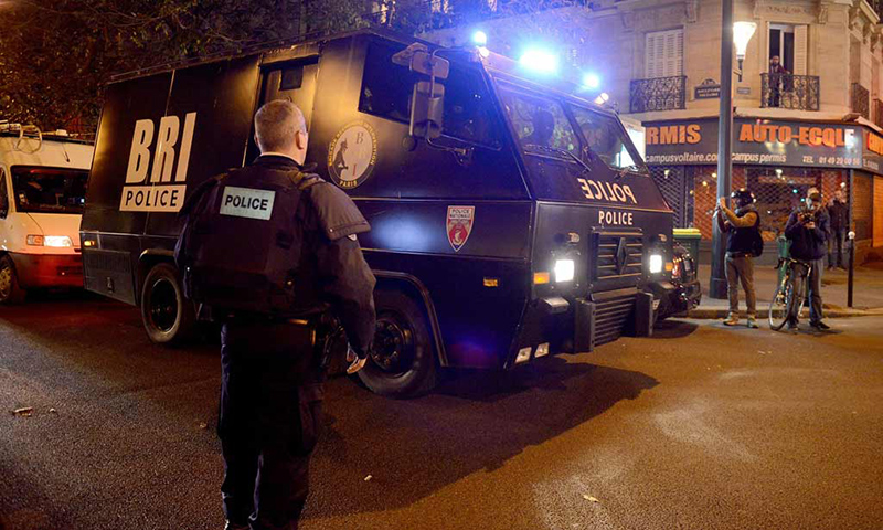 Число погибших в результате стрельбы и взрывов в Париже возросло до 153 -- CNN