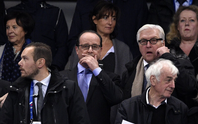 Президент Франции Франсуа Олланд объявил о введении режима чрезвычайного положения в стране