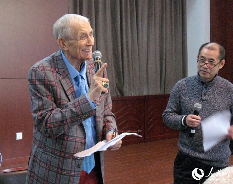 Российскому поэту Евтушенко вручили китайскую премию «Чжункунь»