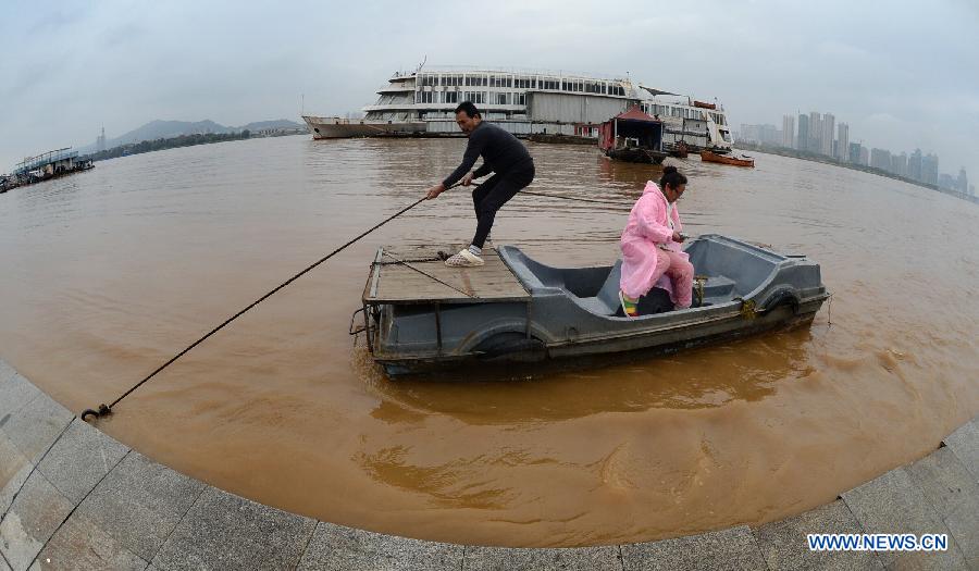 В результате зимних наводнений в провинции Хунань пострадали более 110 тыс человек
