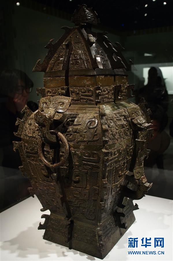 Самая изящная бронзовая чаша представлена на выставке в Шанхае