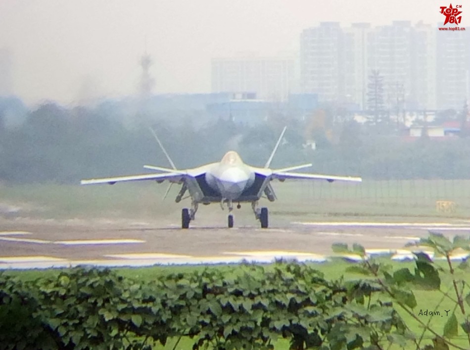 Новейший прототип J-20 отечественного производства совершил пробный полет