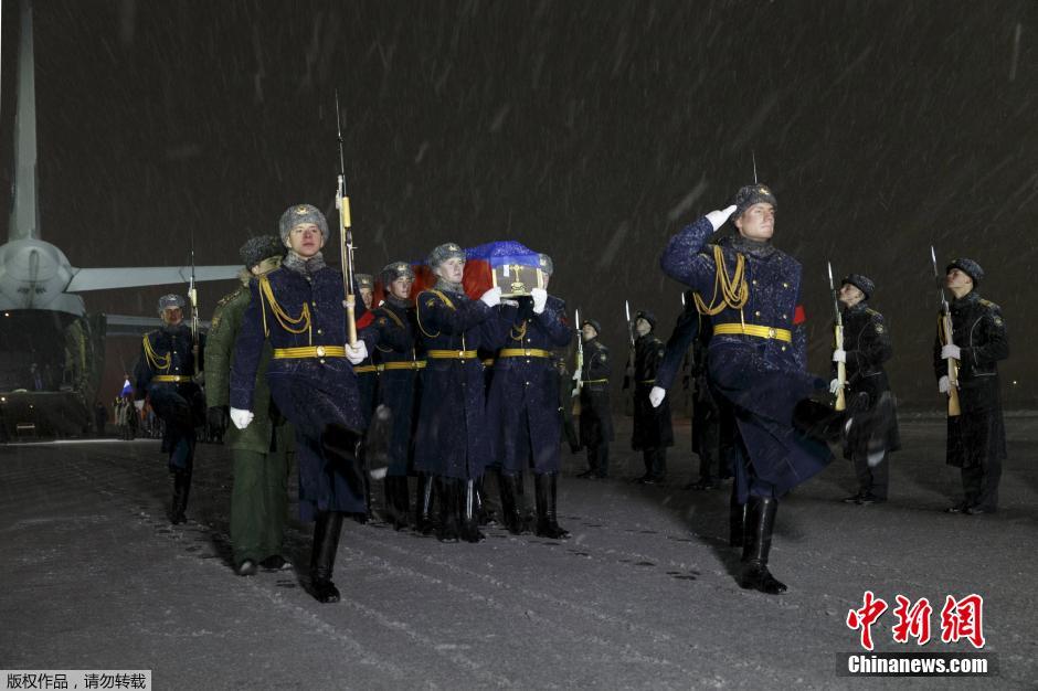 Тело российского пилота сбитого турецкими ВВС СУ-24 отправлено в Россию -- СМИ