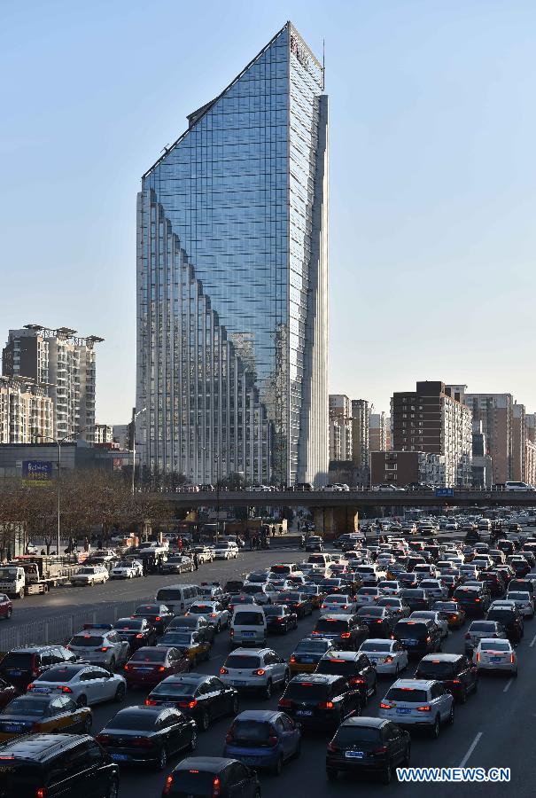Пекинские власти рассмотрят вопрос о введении платы за пробки в 2016 году