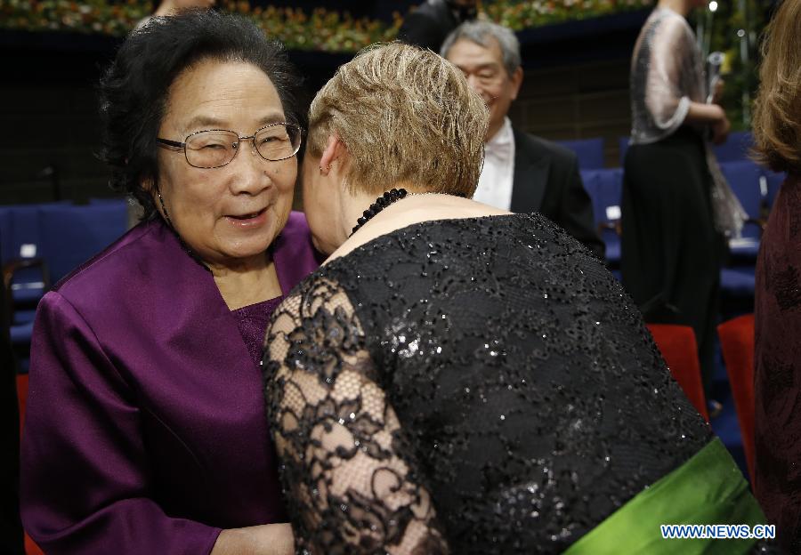 Китайскому фармокологу Ту Юю вручена Нобелевская премия в области физиологии или медицины 2015 года