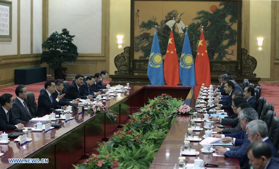Китай и Казахстан намерены углубить сотрудничество в области производственных мощностей -- Ли Кэцян